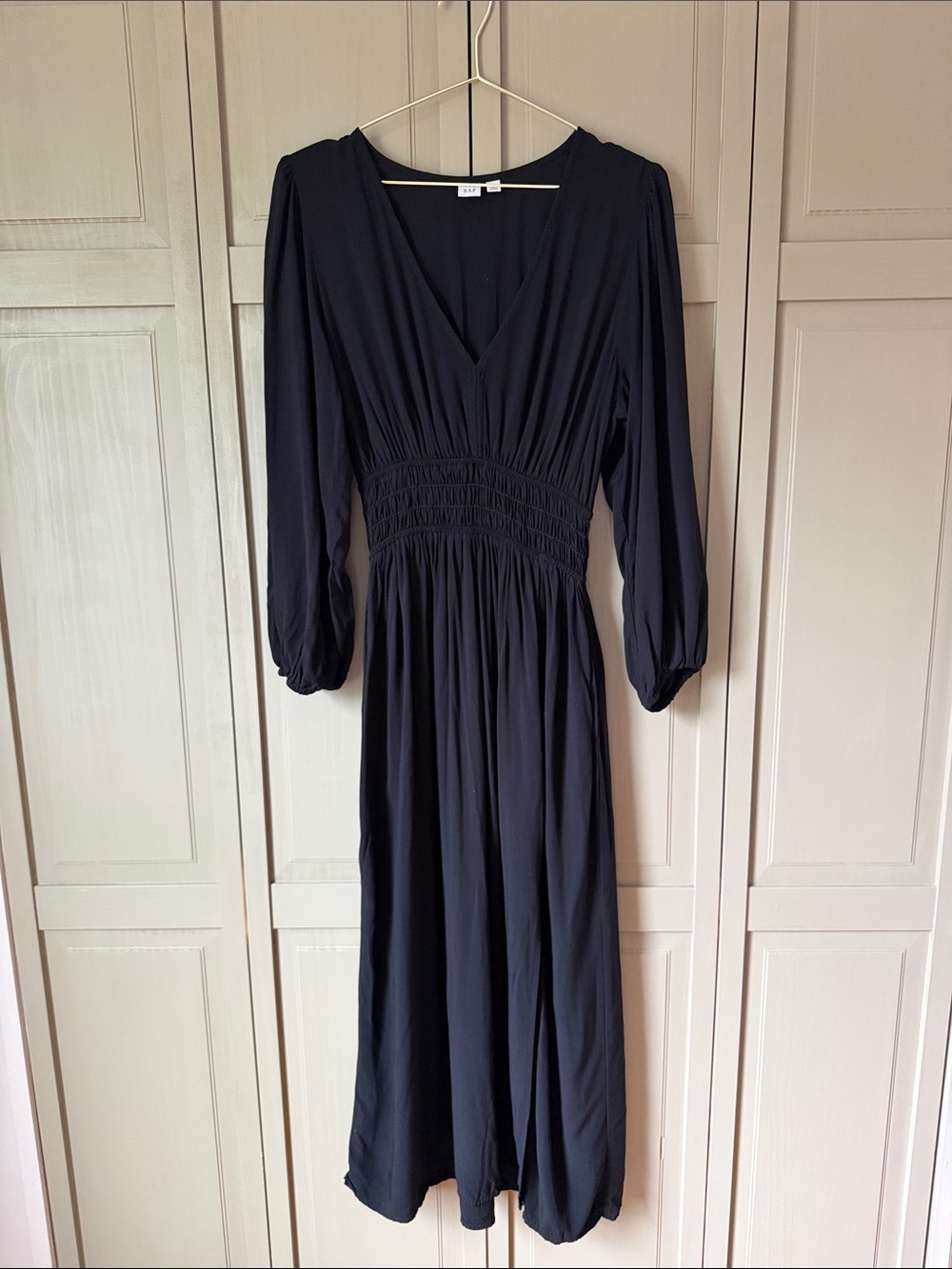 Elegant Black Long-Sleeve V-Neck Dress